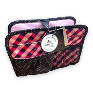 JACKI DESIGN, NWT, PLAID COSMETIC BAG. 100% POLYESTER. 8 1/4”W X 6”H X 2 1/2”D.